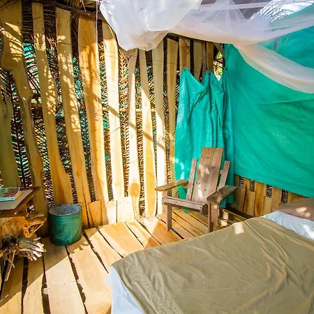 Miguel Surf Camp Hotel Quepos Exterior photo