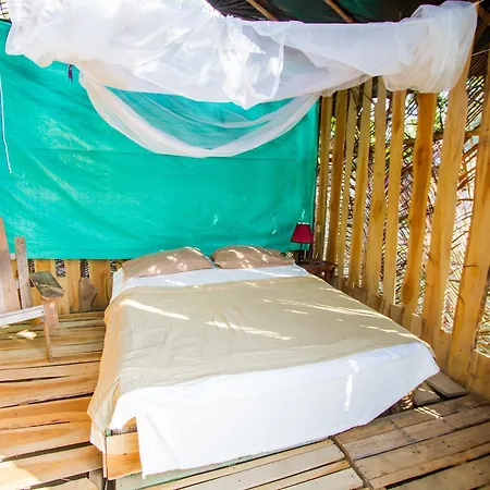 Miguel Surf Camp Hotel Quepos Exterior photo